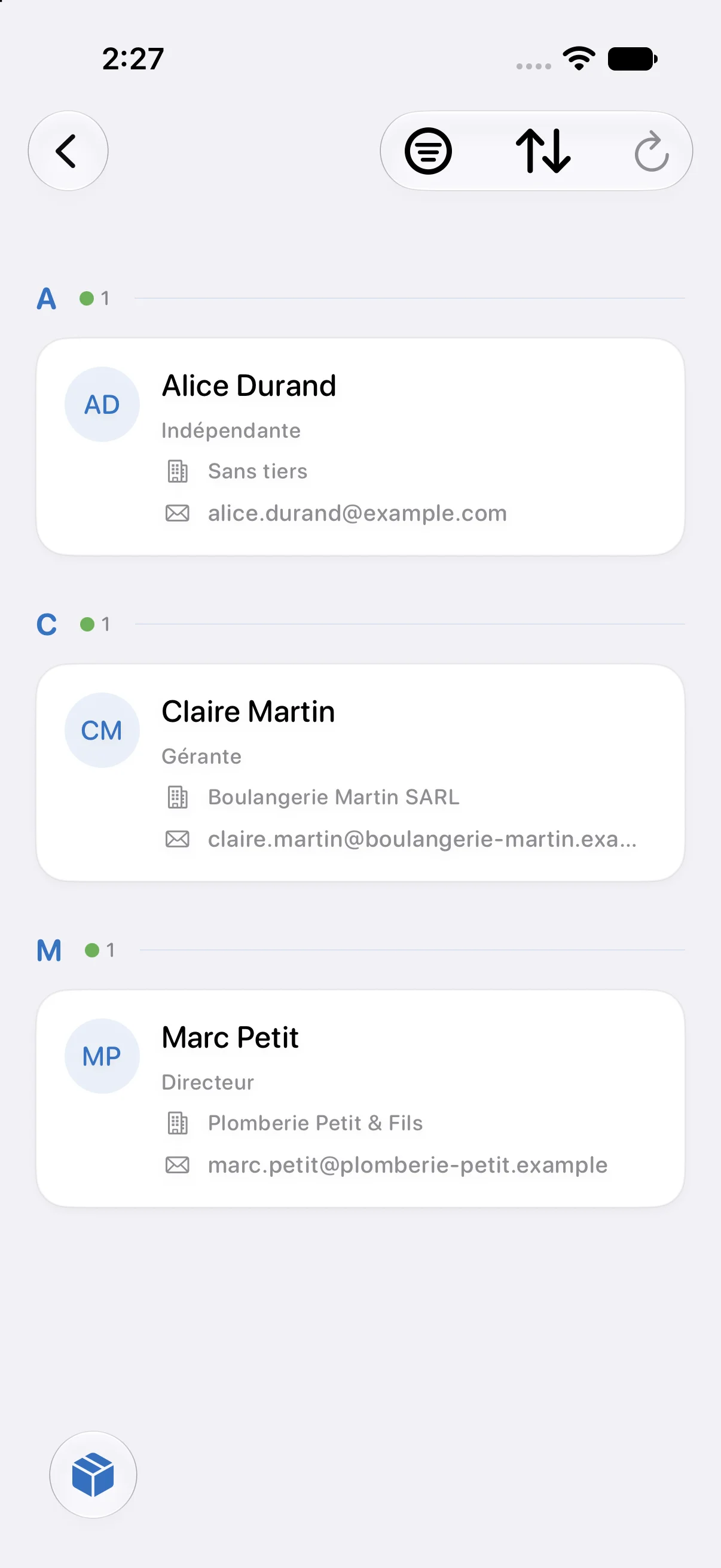 Liste des contacts groupés par initiale